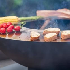 Braséro Barbecue Ø80cm, Planche De Cuisson, Stockage Bois Et Housse 6 Braséro Barbecue Ø80cm, Planche De Cuisson, Stockage Bois Et Housse -Sweeek fpbbq80kdbk 2c66a32011648ed93608811340cc631e